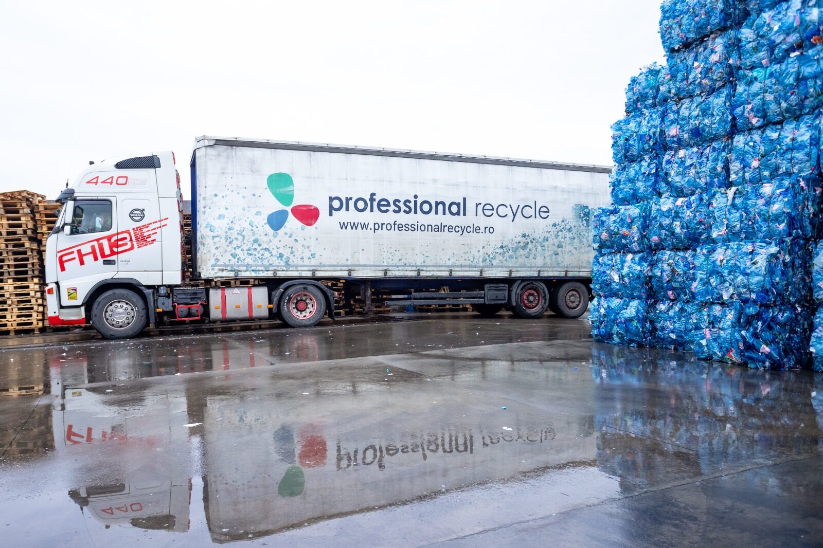 Record European la Târgu Mureș: O companie din România domină reciclarea PET