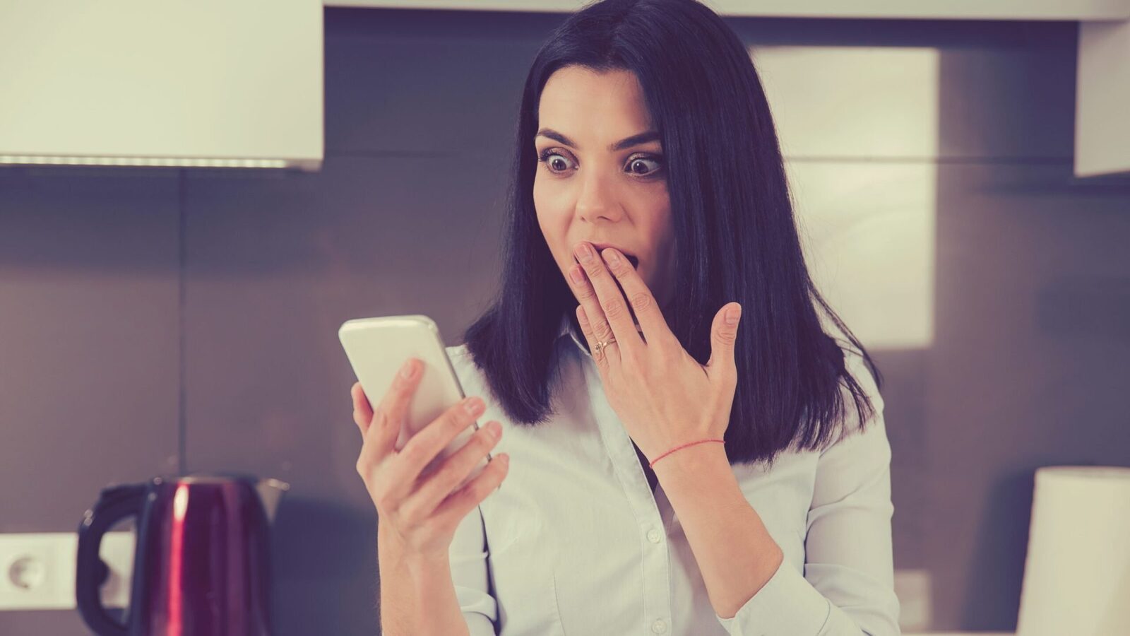 Atenție, români: Ce informații critice NU trebuie să păstrați pe telefon, riscați falimentul