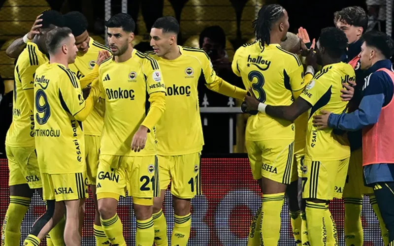 Fenerbahçe yarı final için sahada. Konyaspor maçı 11'leri belli oldu