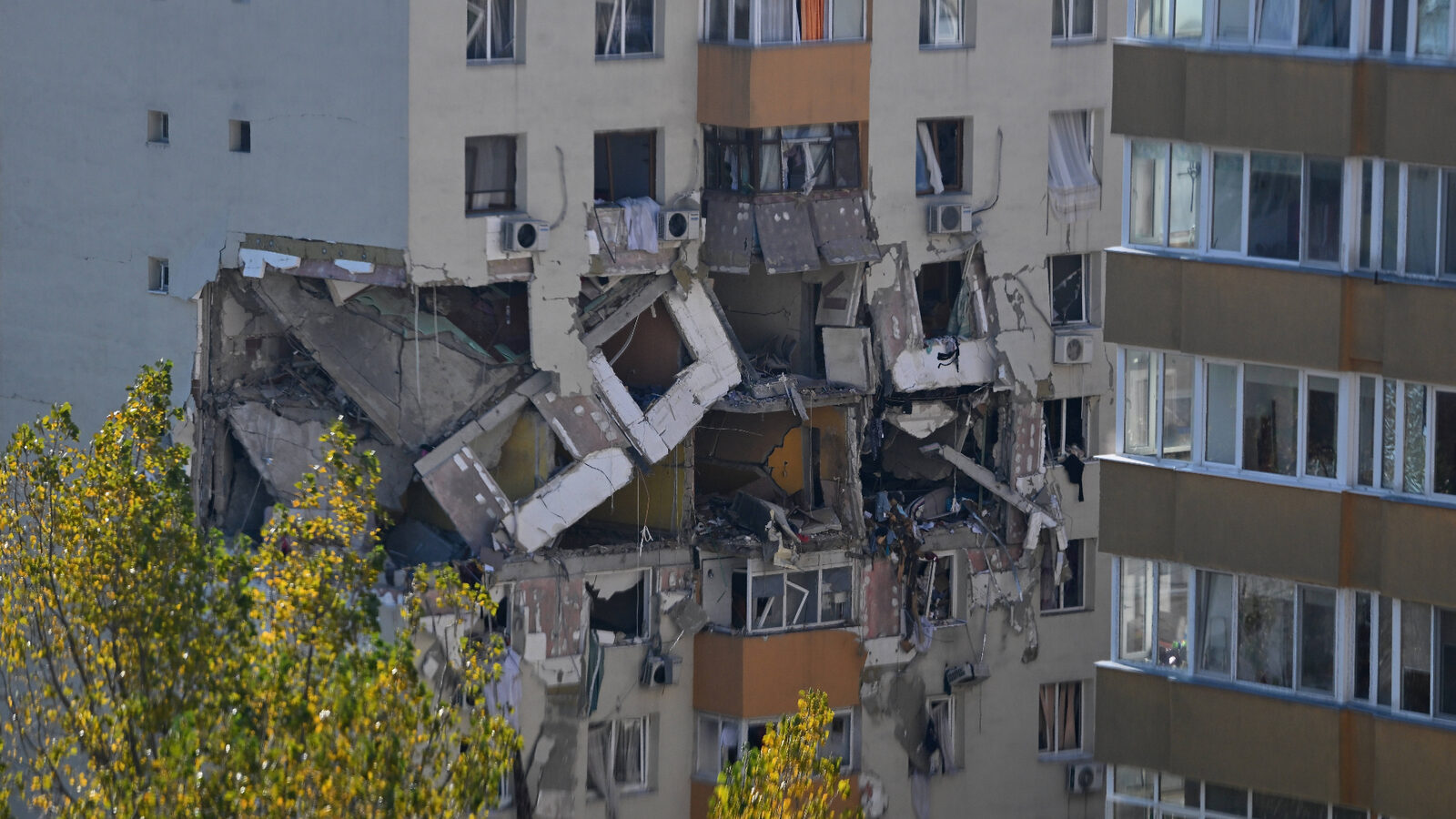 Rahova: La șase luni după explozie, locatarii cer ajutor și acces în apartamente