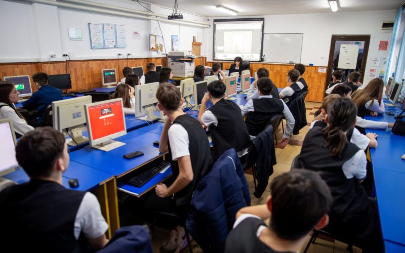 Școlile L.A. Limitează timpul petrecut de elevi în fața ecranelor