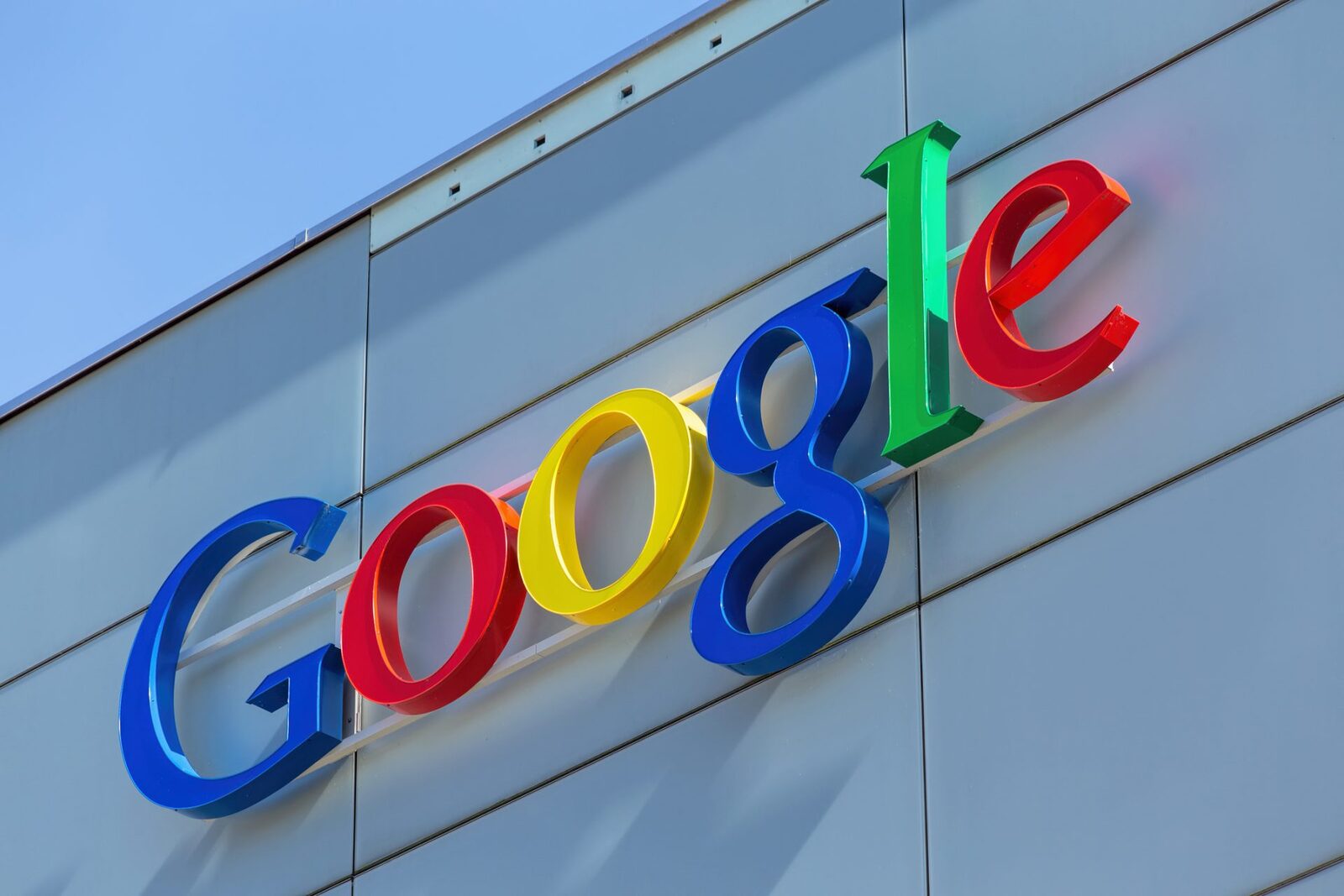 Google: 602 milioane de reclame false și 4 milioane de conturi, șterse în 2025