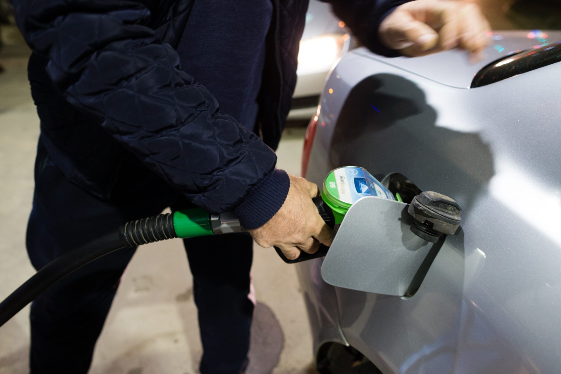 Motorina la 11 lei: Statul caută economii după explozia prețurilor