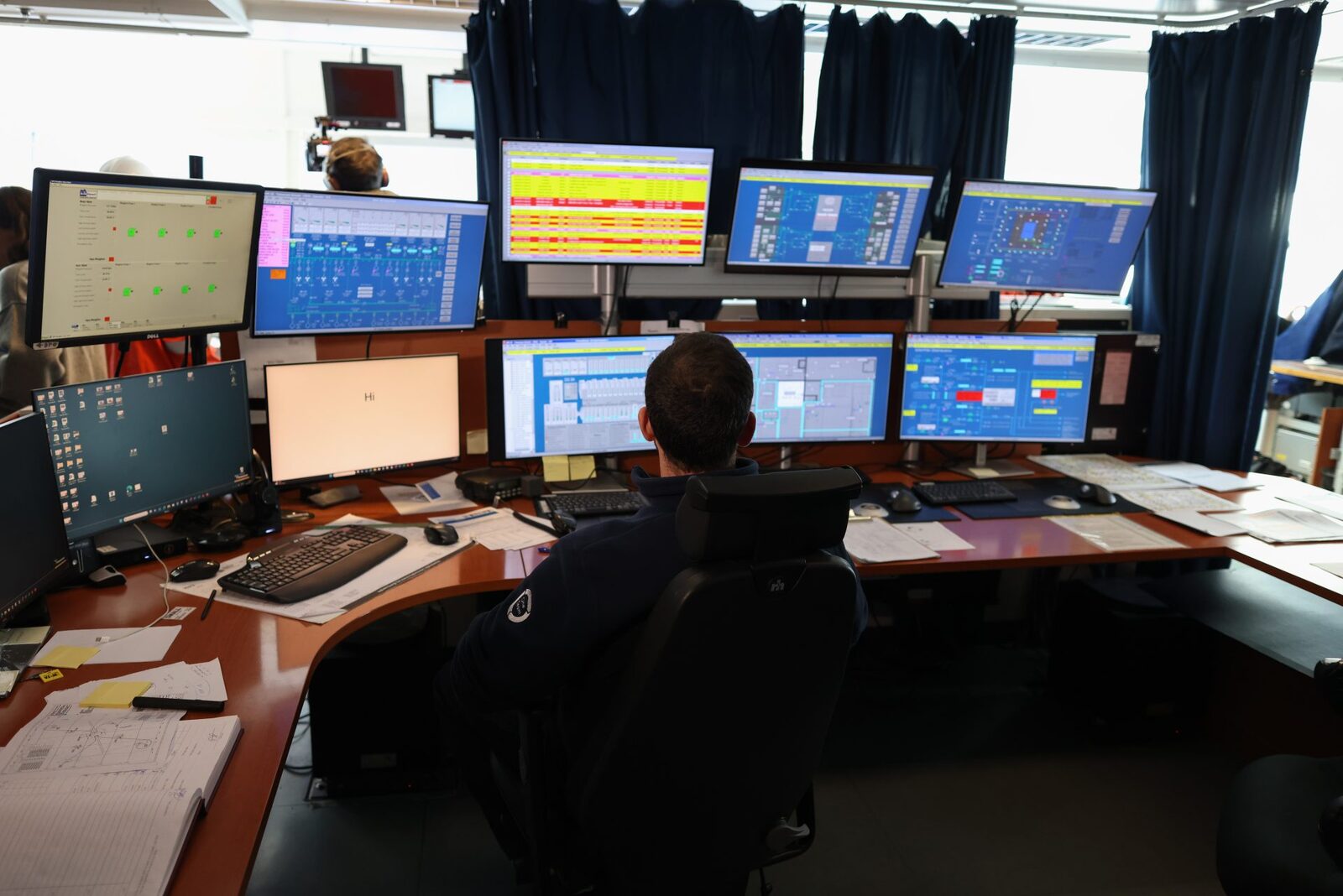 OMV Petrom își construiește echipa pentru exploatarea gazelor din Marea Neagră Compania OMV Petrom lucrează la formarea echipei care va asigura operarea zăcămintelor de gaze naturale din Marea Neagră, pe măsură ce proiectul Neptun Deep se apropie de faza de producție