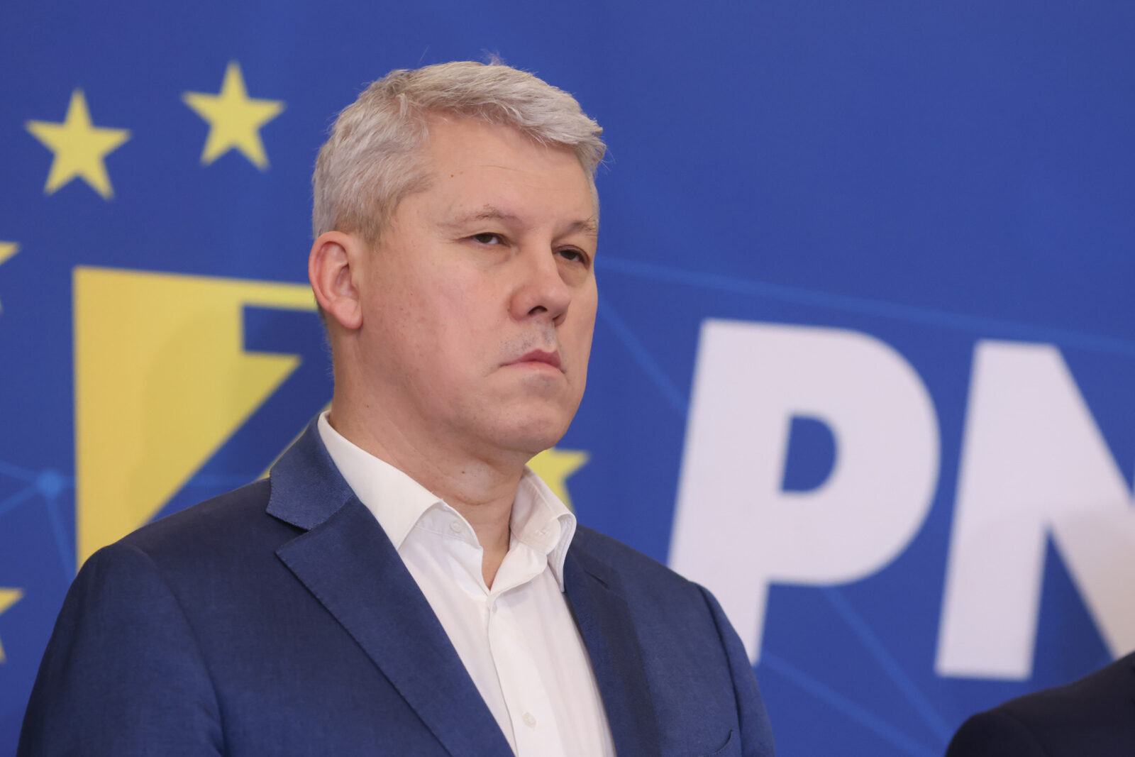 Decizie Fermă: Nu se abate de la linia partidului, indiferent de presiune