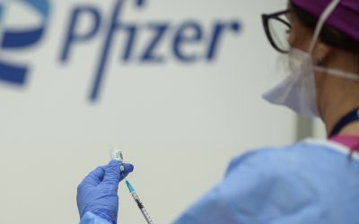 Propunere ȘOC: Românii vaccinați Pfizer, fără muncă, primesc 1.200 euro/lună
