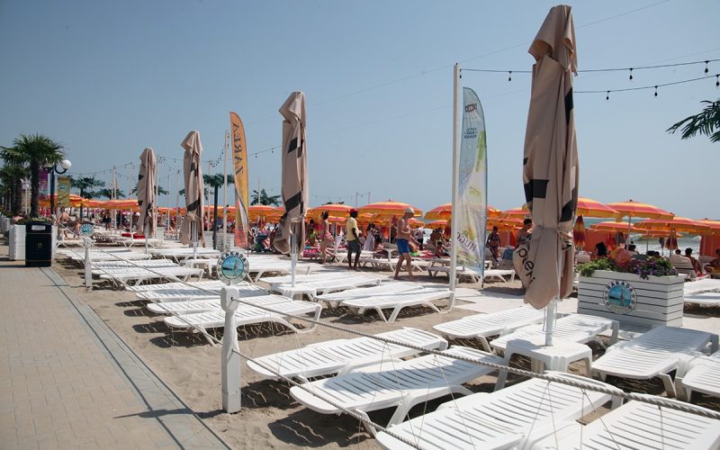 Șezlonguri ilegale, eliminate de pe plaje: Ce spun operatorii cinstiți?