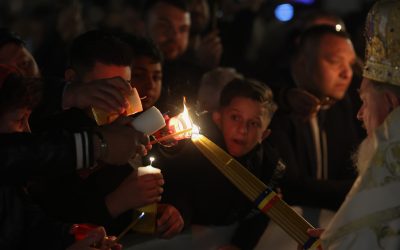 Slujba de Înviere de la Patriarhie. La ce oră începe și când pot lua credincioșii Lumina Sfântă