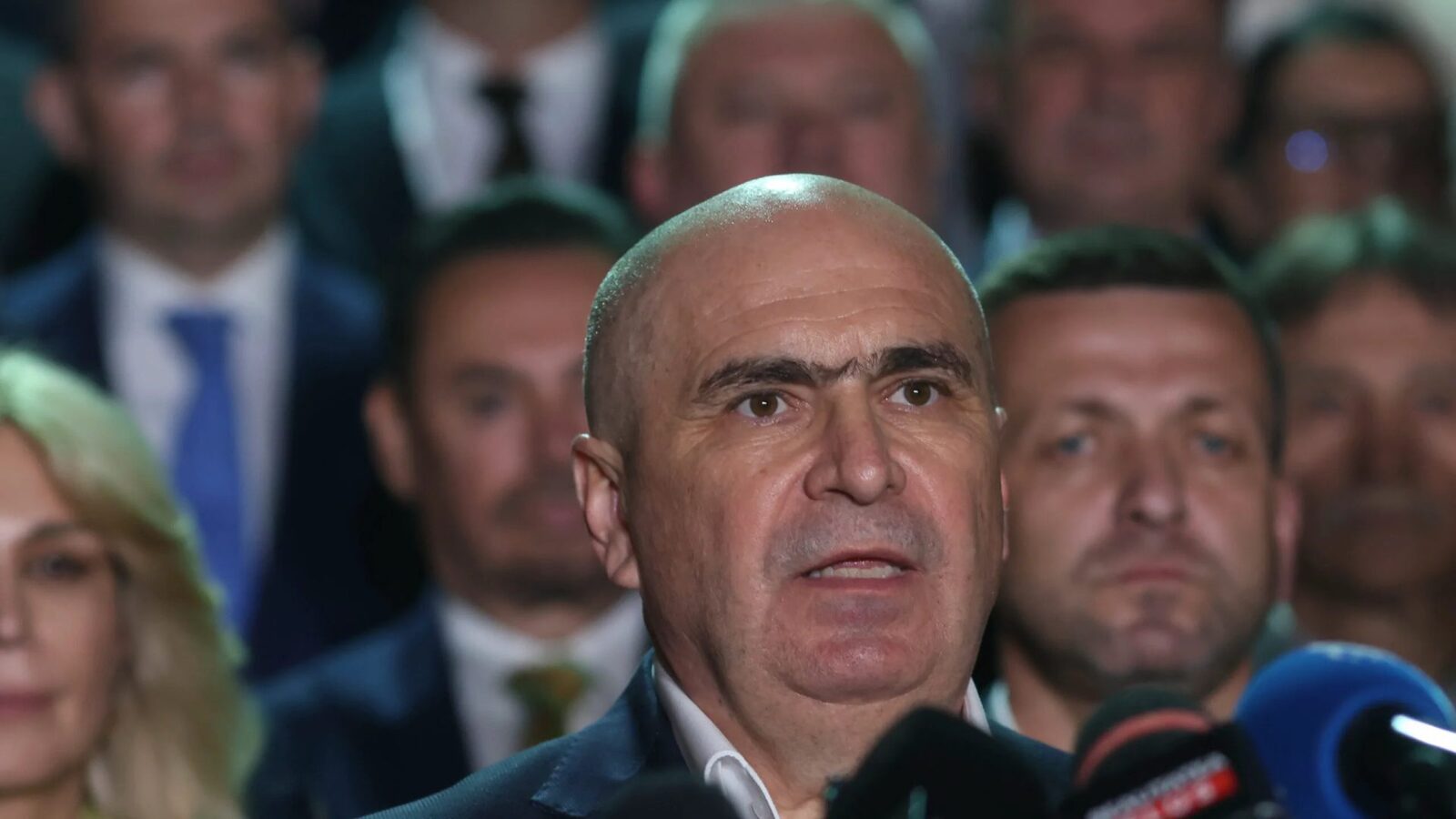 PNL, pe muchie de cuțit: Interzic negocierile cu AUR, în plină criză politică