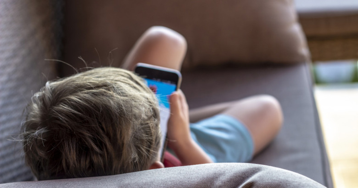 Rețelele sociale: Adolescenții dependenți, mai vulnerabili la anxietate și depresie