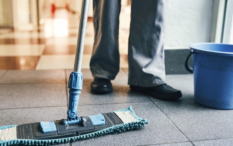 Curățenie de 1,5 milioane lei: Ministerul Economiei scoate la licitație contractul