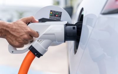 Electrică vs. Benzină: Vânzări-record în UE. Ce e de făcut în România, pe fondul scumpirilor?