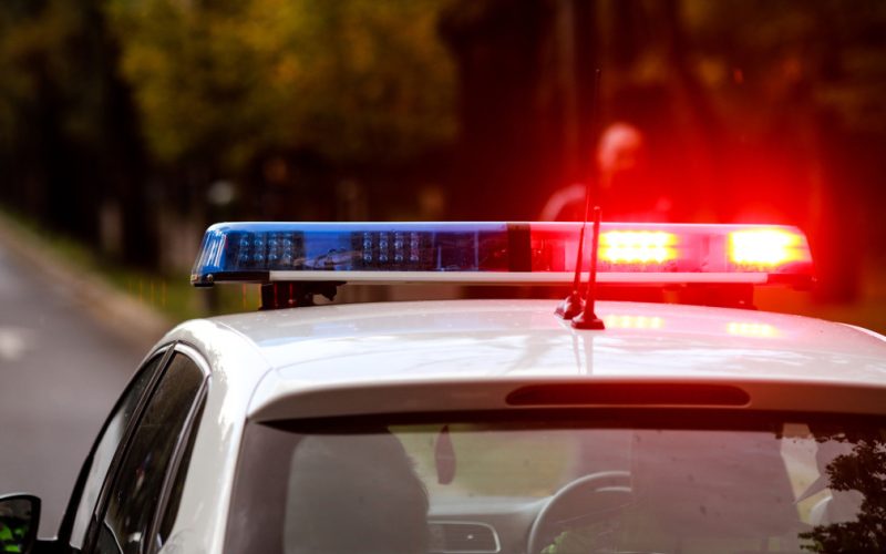 Polițist Atacat și Lovit cu Sticlă în Sălaj: Un Tânăr, Reținut