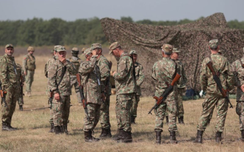 Ministrul Apărării, șocat: Halele Armatei, „cu ploaie și copaci”! „Aici suntem”