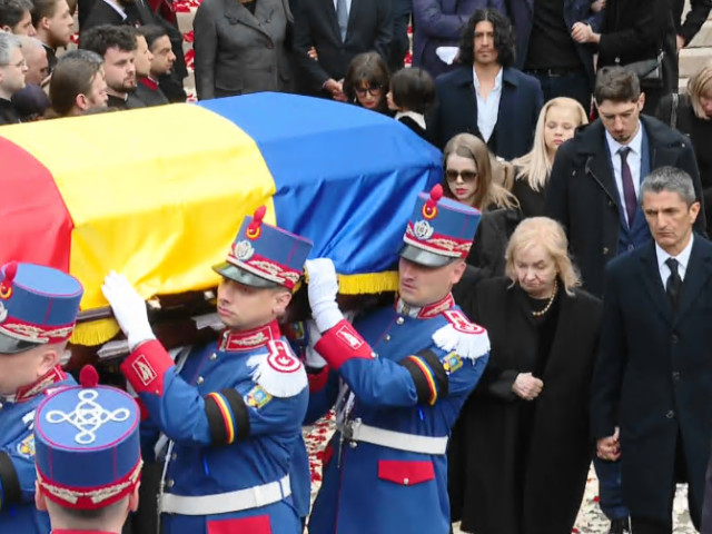 Mircea Lucescu, omagiat cu drapelul României: Ultimul drum