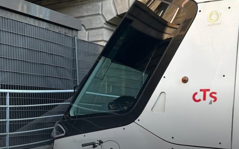 Accident la Strasbourg: Un tramvai a lovit gara după ce vatmanul a leșinat