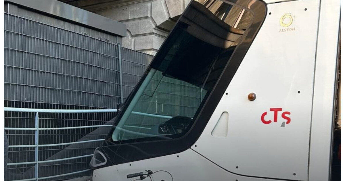 Accident la Strasbourg: Un tramvai a lovit gara după ce vatmanul a leșinat