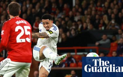 Leeds stun Manchester United after Okafor double and Martínez red card for hair-pull | Premier League