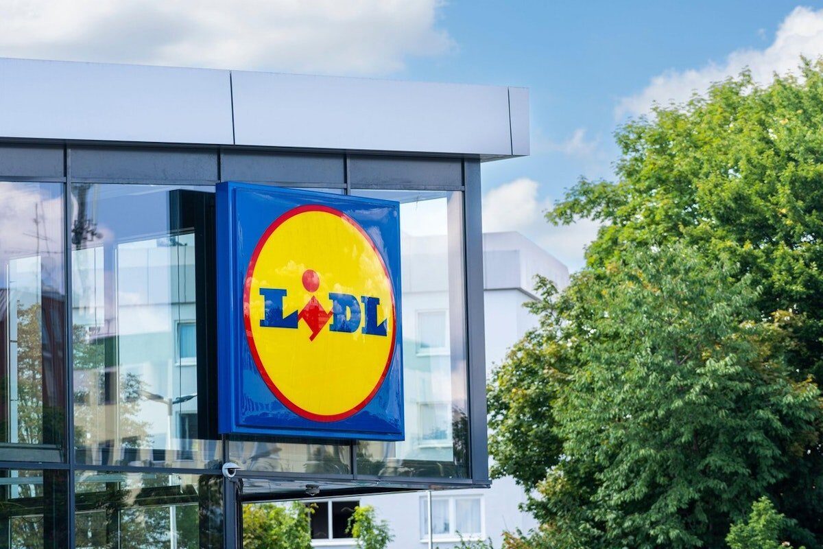 Lidl oferă un cupon de 50 de lei clienților săi, cu ocazia sărbătorilor Pascale, alături de reduceri semnificative la o gamă largă de produse