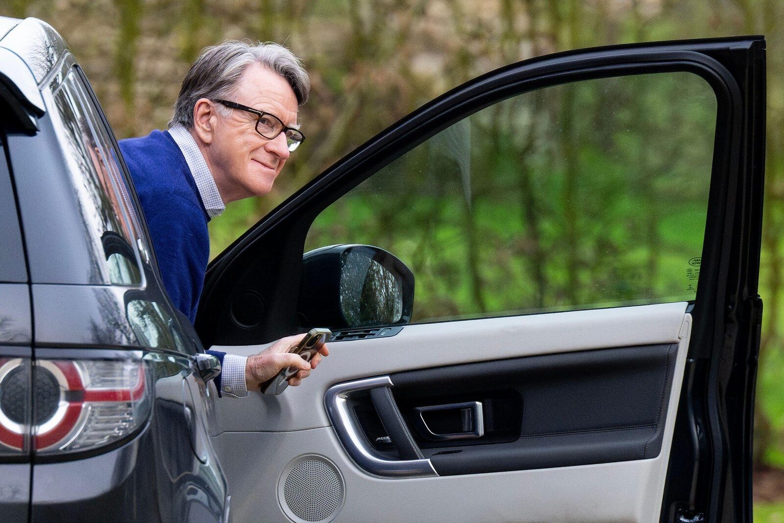 Mandelson, ruinat de Epstein: Amendă pentru urinare în public