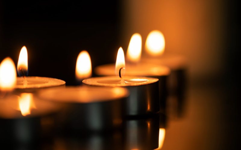 Lumina Sfântă a aprins Ierusalimul, ajunge în România la 18:30