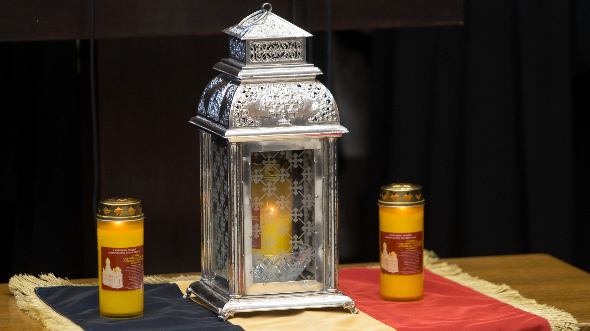 Sfânta lumină ajunge în România, sâmbăta mare, cu o cursă specială | audio