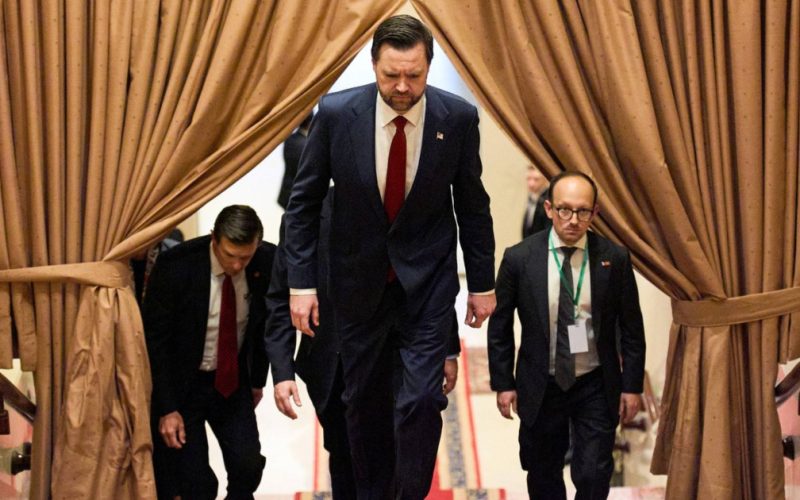 Din Ungaria în Pakistan: JD Vance, prins între eșecurile lui Donald Trump