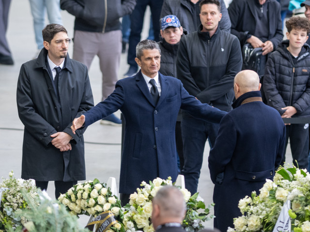 Grecii sunt nemulțumiți după ce antrenorul Răzvan Lucescu nu le-a permis accesul la înmormântarea tatălui său, Mircea Lucescu