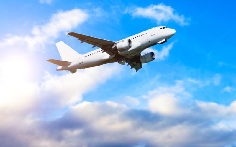 Criza kerosenului lovește vacanțele: Românii, nevoiți să schimbe planurile de vară