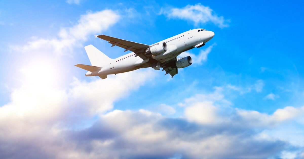Criza kerosenului lovește vacanțele: Românii, nevoiți să schimbe planurile de vară