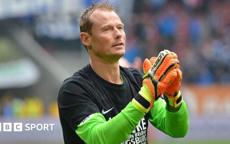 Alex Manninger claps his hands