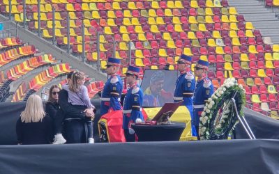 Matei Lucescu, cu fetița în brațe, la căpătâiul bunicului Mircea Lucescu