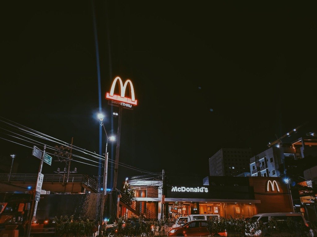 Managerul McDonald’s, scuza șocantă: Mama e de vină pentru gafă