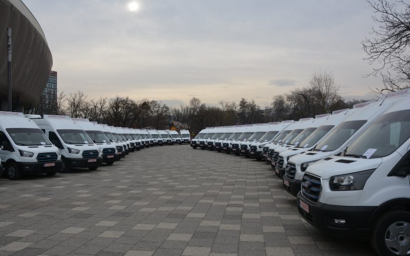 Afaceri cu microbuze: Bolojan a plătit 218.000 euro, PNL Argeș acuză