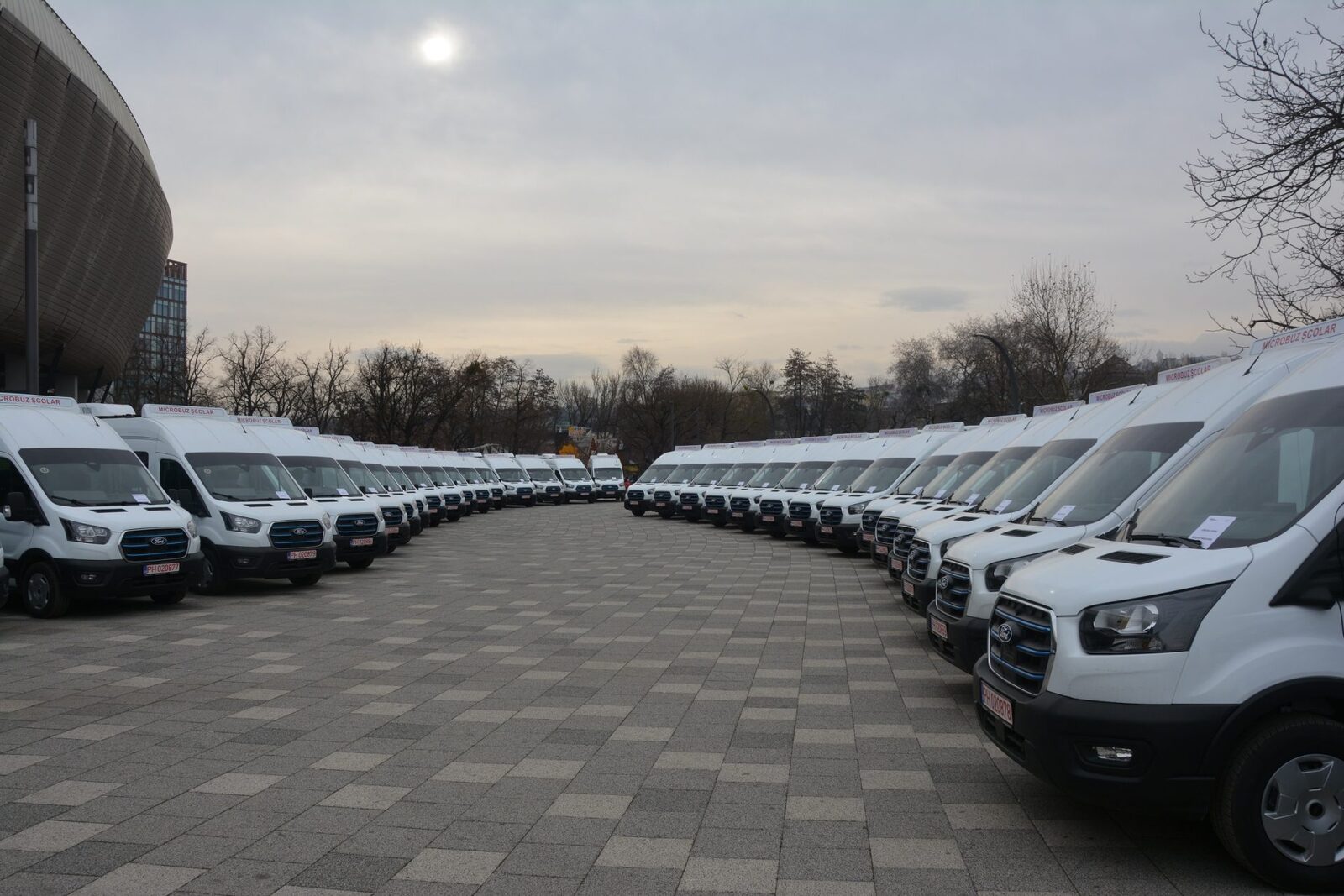 Afaceri cu microbuze: Bolojan a plătit 218.000 euro, PNL Argeș acuză