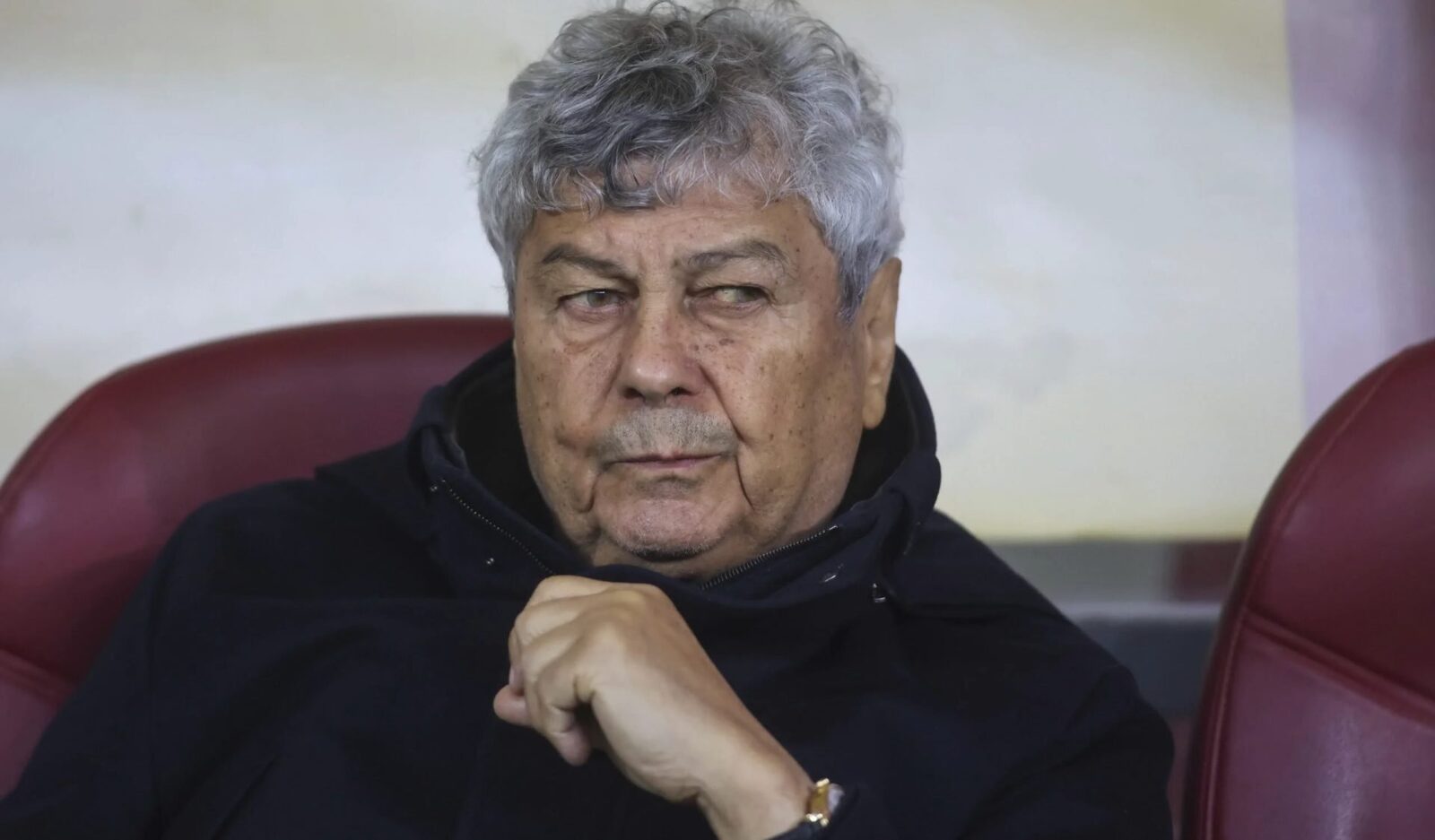 Mesaje de condoleanțe după decesul lui Mircea Lucescu Numeroase personalități din lumea sportului și nu numai au transmis mesaje de condoleanțe după ce a fost anunțat decesul antrenorului de fotbal Mircea Lucescu