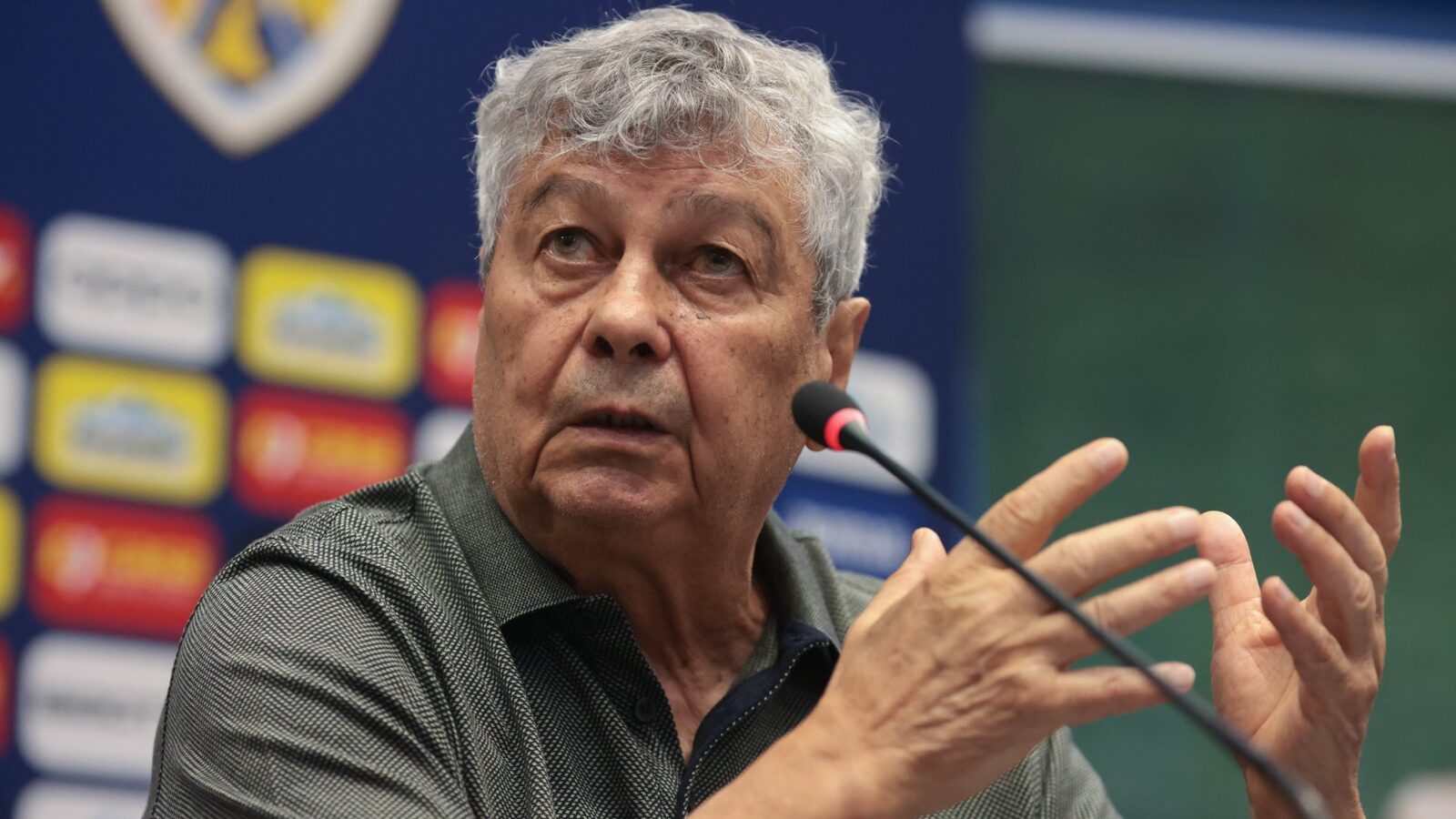 Grindeanu, profund afectat de dispariția lui Lucescu: „Un model!”