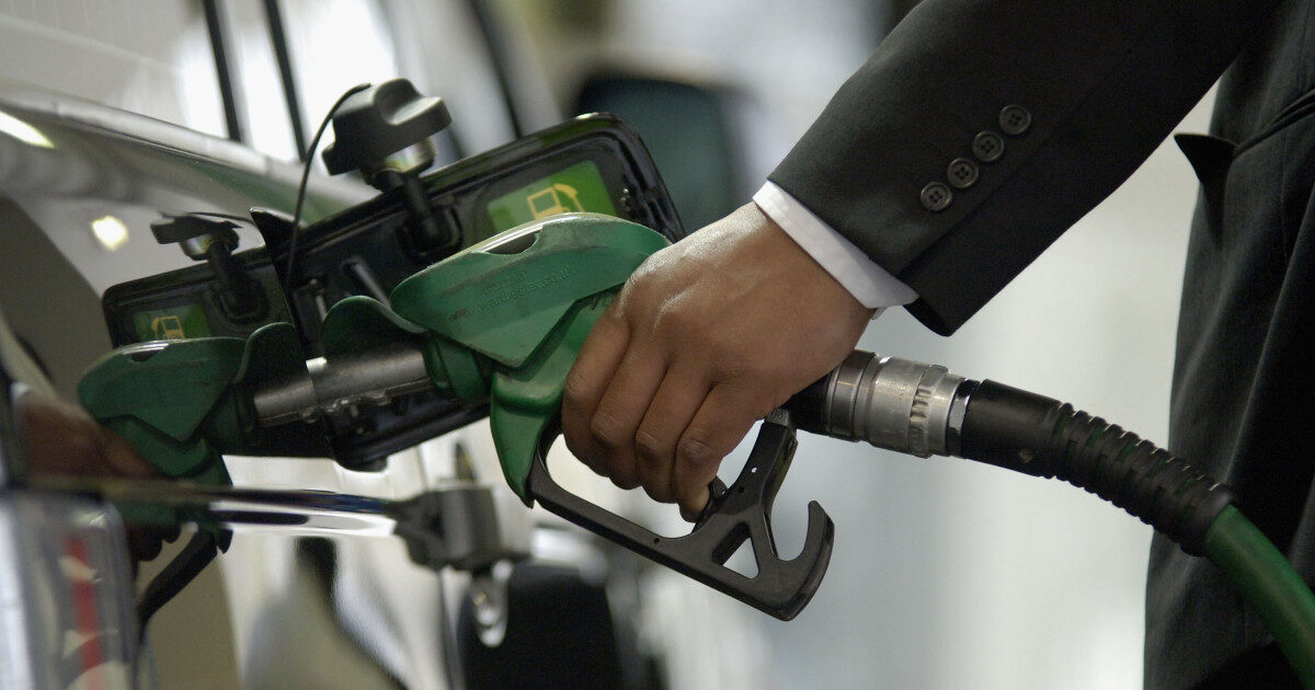 Motorina și benzina s-au scumpit, din nou: cât costă un litru de carburant luni