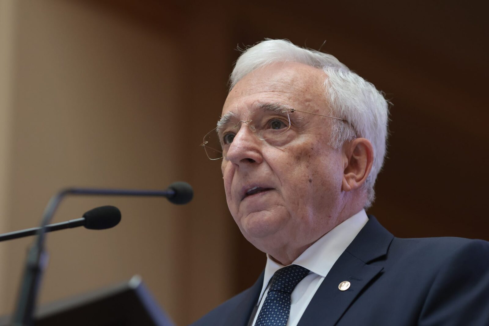 Isărescu, după weekendul cu raportul Concurenței: Robor, confuzie publică!