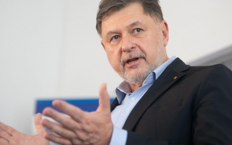 Rafila, blocat de 3 motive: De ce nu a ales vaccinul Pfizer?