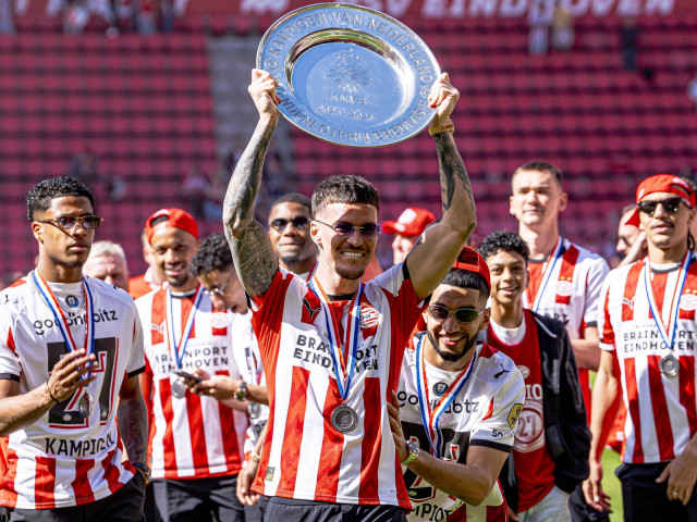 Olandezii îl avertizează pe Dennis Man: PSV nu e destinația ideală