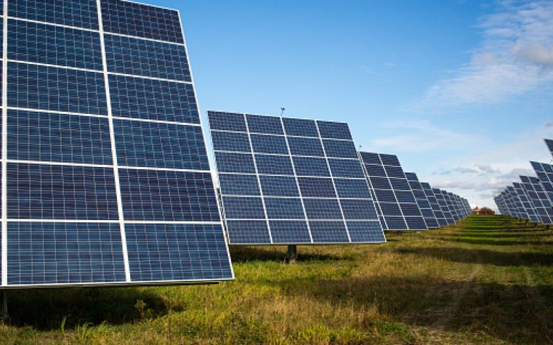 Premierul ILIE BOLOJAN a anunțat miercuri intenția guvernului de a desființa avizele tehnice de racordare (ATR) la rețelele electrice