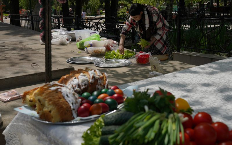 Paștele Blajinilor 2026: Ce trebuie să faci pentru sufletele celor adormiți. Obiceiuri respectate cu strictețe în toată țara