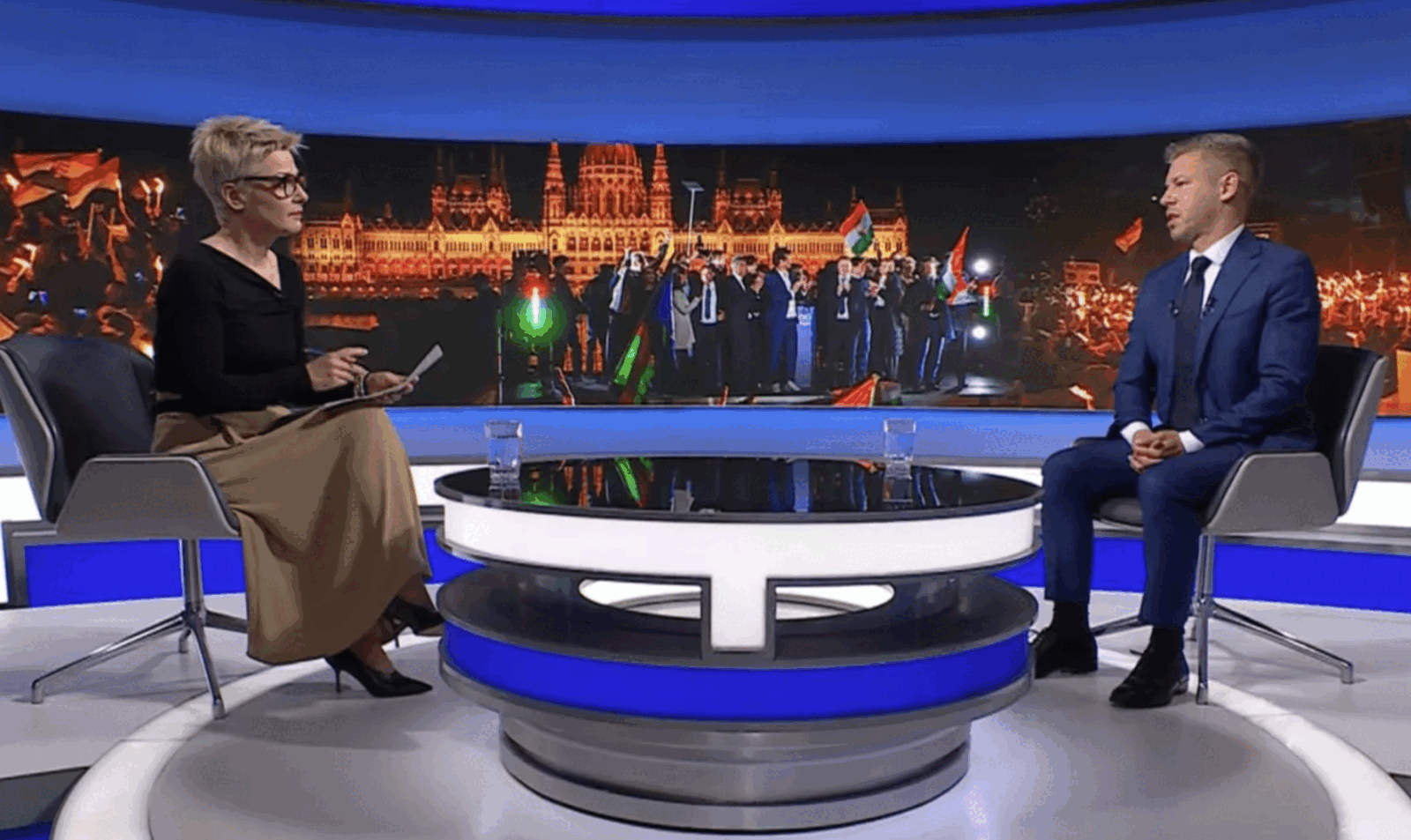 VIDEO. Intrat într-un interviu la televiziunea publică, Péter Magyar i-a spus moderatoarei că va suspenda serviciul de știri al postului: „Această fabrică de minciuni va înceta să existe”