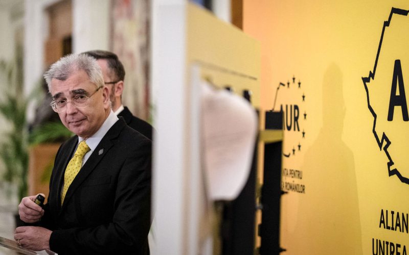 Guvernul Bolojan, pe muchie de cuțit: Cabinetul, la un pas de demisie