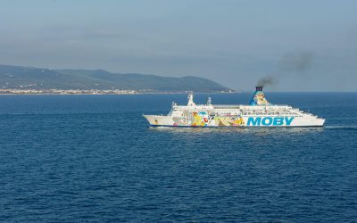 Un petrolier aflat sub sancțiuni a traversat Strâmtoarea Ormuz, sfidând blocada impusă de armata americană