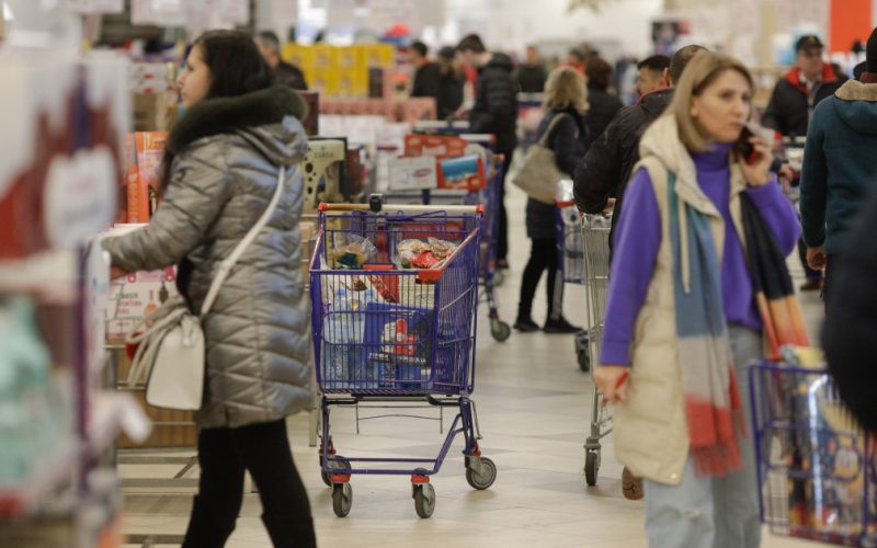 Programul magazinelor de Paște 2026: Zilele în care supermarketurile sunt închise. Singura locație deschisă duminică, 12 aprilie
