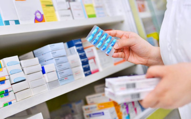 Program farmacii Paște 2026: Unde găsești NON-STOP medicamente în noaptea de Înviere