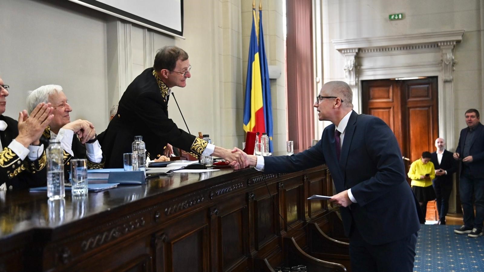 Ministrul justiției, acuzat de plagiat, invitat la academia română