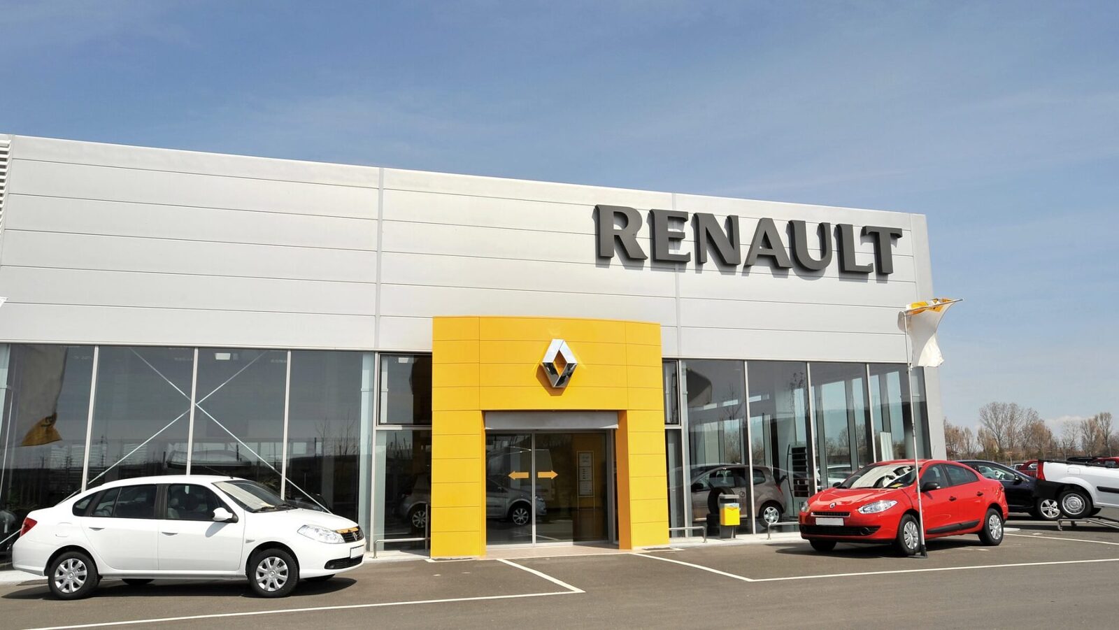 Renault, măsuri drastice: 2.400 de posturi eliminate. Luptă cu mărcile chineze